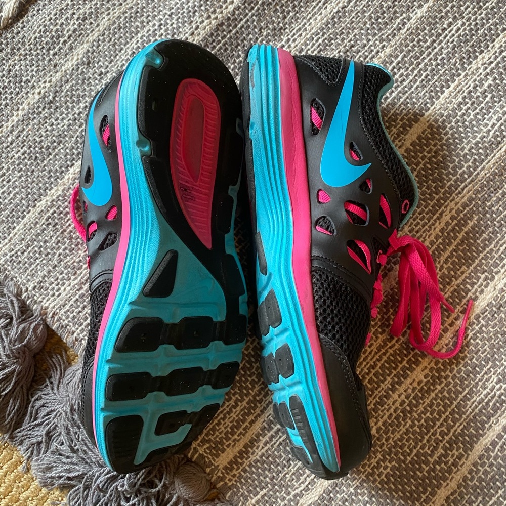 NIKE RUNNING SHOES - Picture 3 of 5